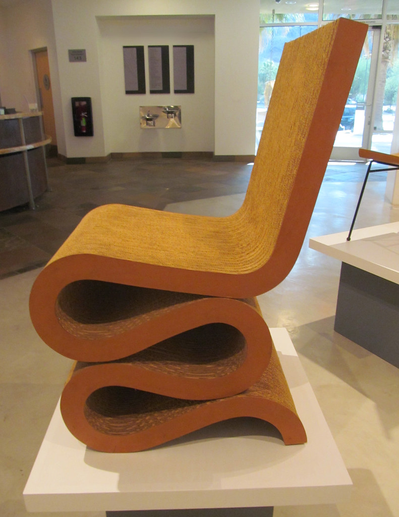 Frank Gehry Countour Cardboard chair
